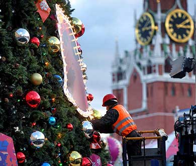 Монтаж больших ёлок в Саратове